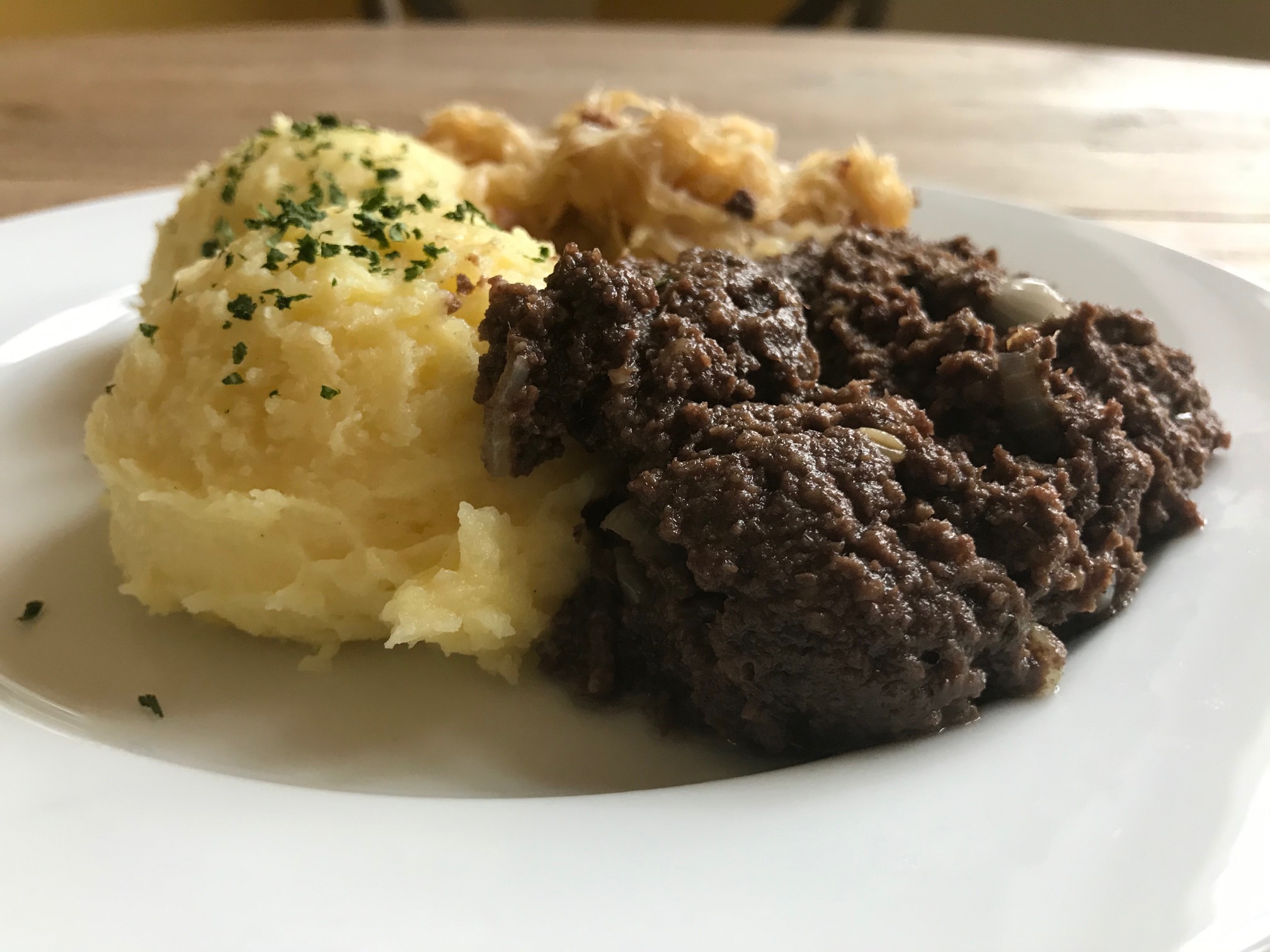 Rezept aus dem Schloss – „Grützwurst mit Sauerkraut und…