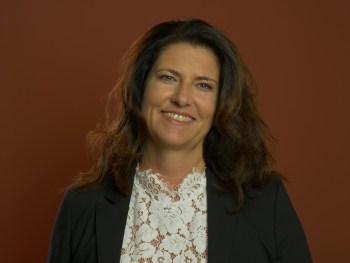 Diana Wolf, Finanzen