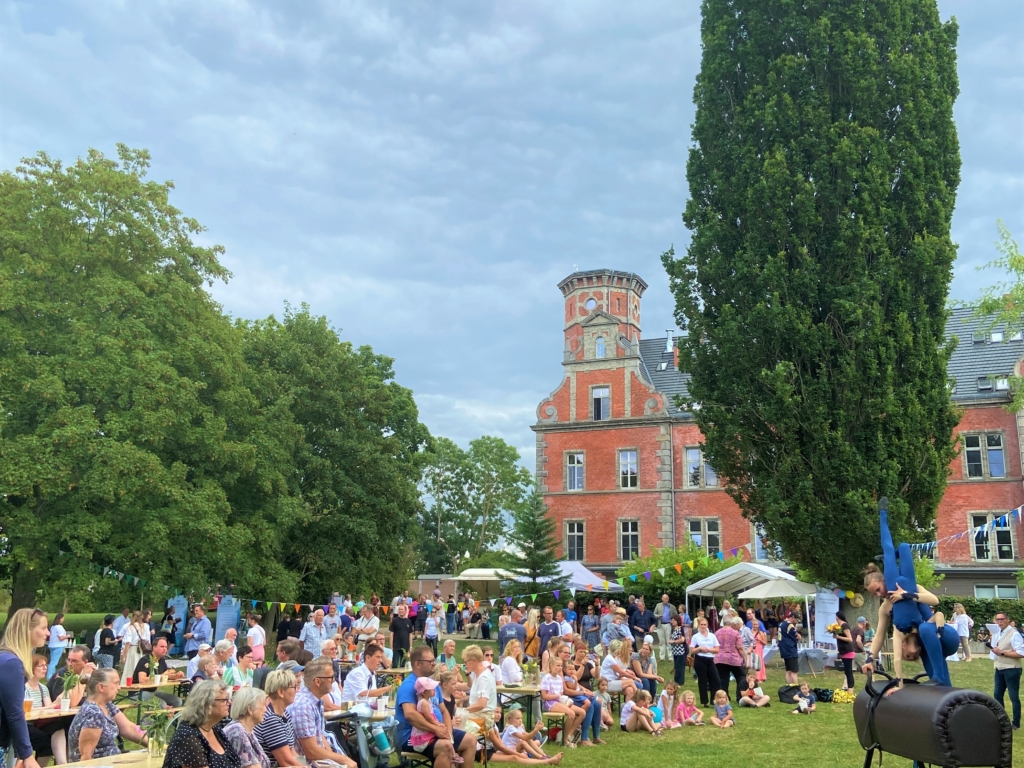Sommerfest auf Schloss Bernstorf: 10.000 Euro für das Hospiz